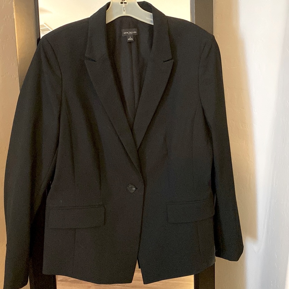 Like new Ann Taylor single button blazer